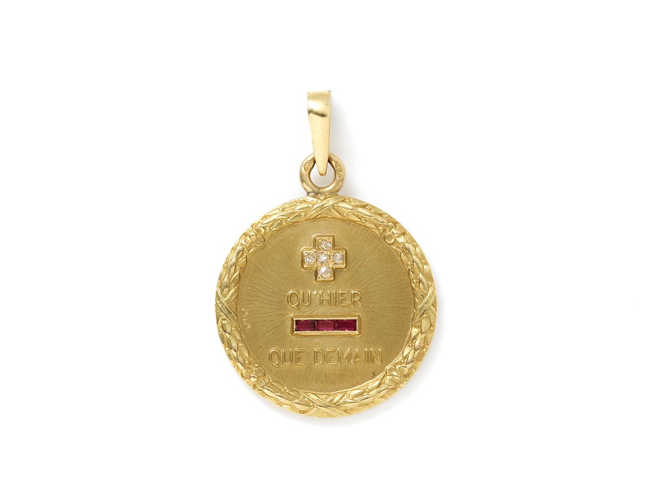 Null 千分之七十五的金质爱情奖章，刻有 "+昨天-明天 "的字样，由钻石玫瑰和红色石头校准。法国的工作。重量：6.50克。