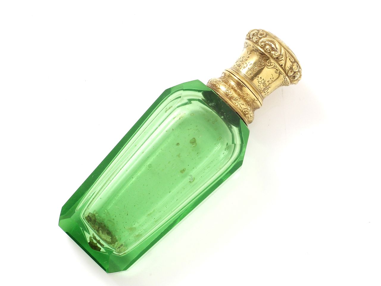 Null Flacon à sels en cristal vert taillé, son bouchon en or 750 millièmes estam&hellip;