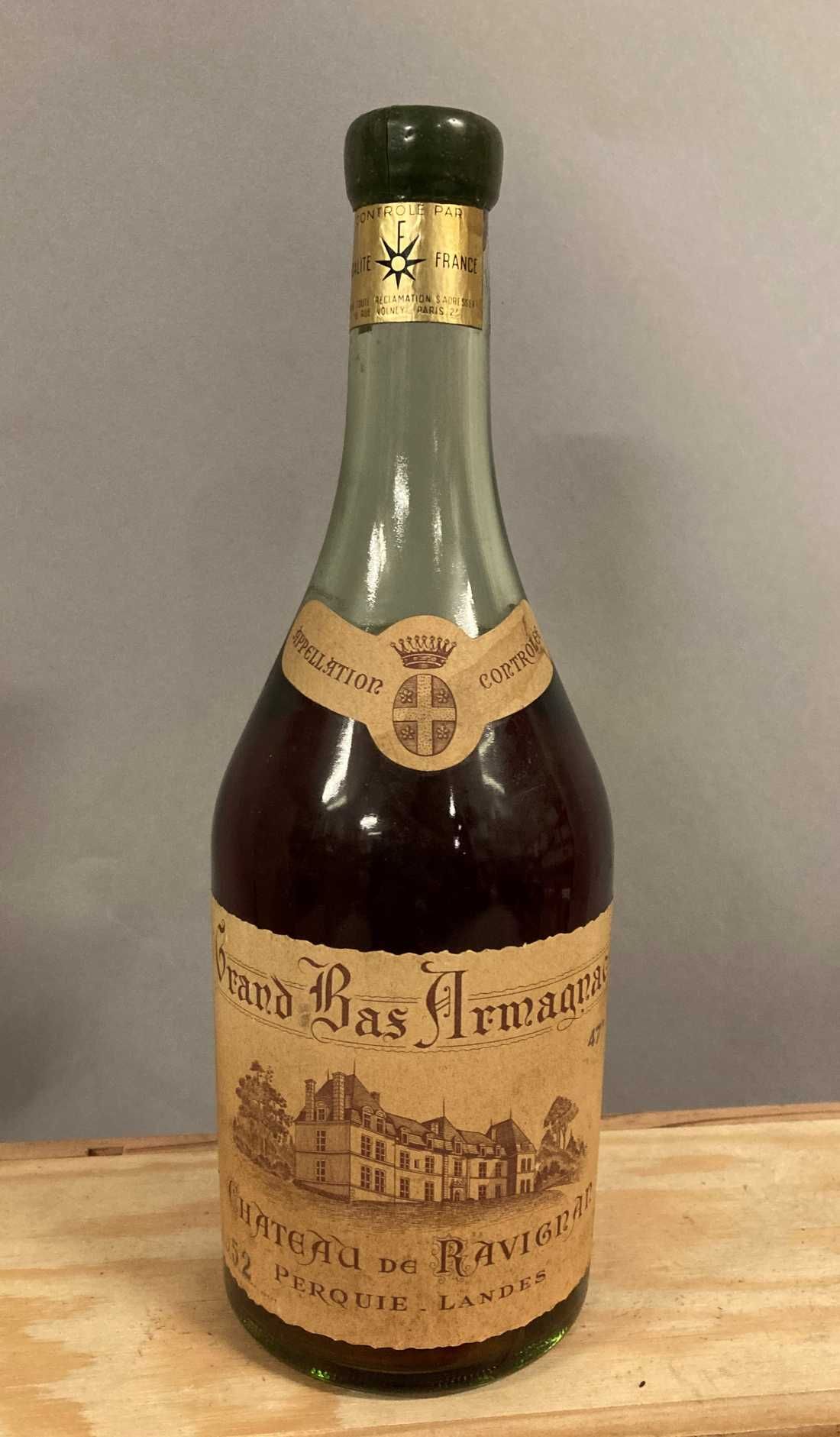 Null 1 Flasche BAS-ARMAGNAC Ch. De Ravignan 1952 (MB, Wachskapsel beschädigt)