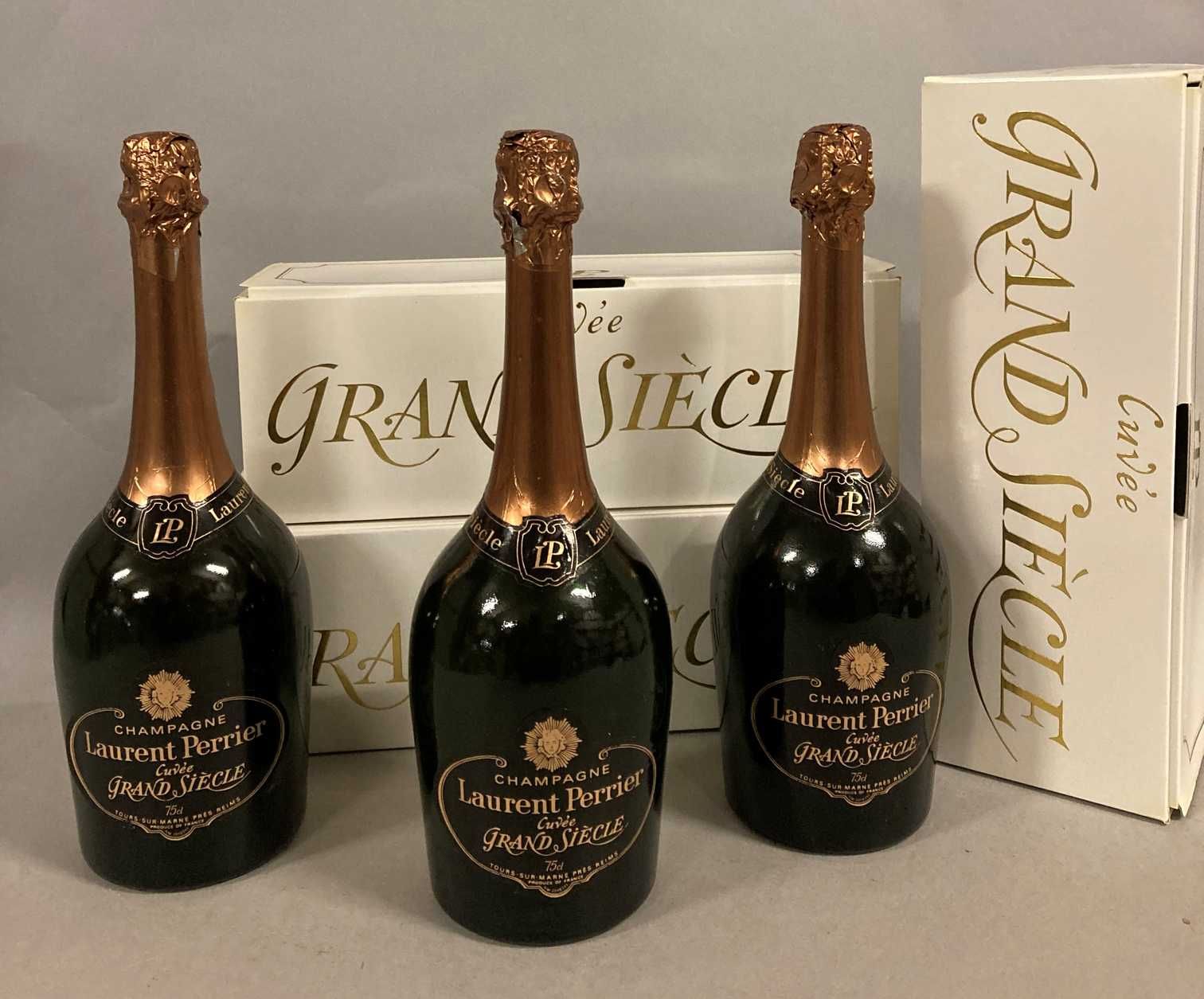 Null 3瓶CHAMPAGNE "Grand Siècle", Laurent-Perrier (1 LB, 2 MB) in a case