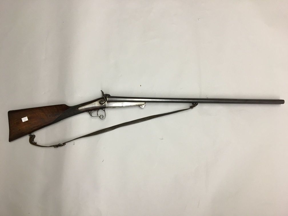 Null 平射猎枪，Lefaucheux双管表系统，烧制、雕刻的背板，滚动的扳机护圈，格子胡桃木枪托

约1850-1870年，状况良好