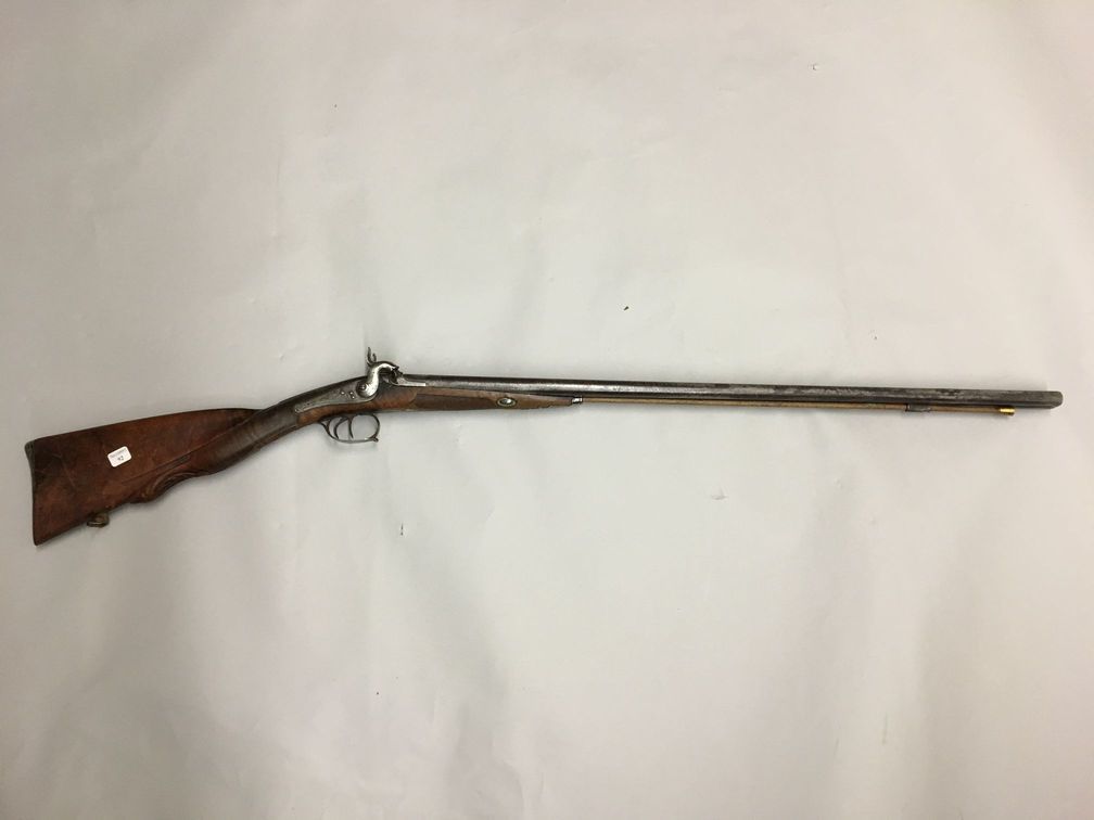 Null 双管台式大马士革猎枪，刻有背板，雕刻的胡桃木枪托（雷霆之怒严重氧化）。

约1840-50年，状况良好