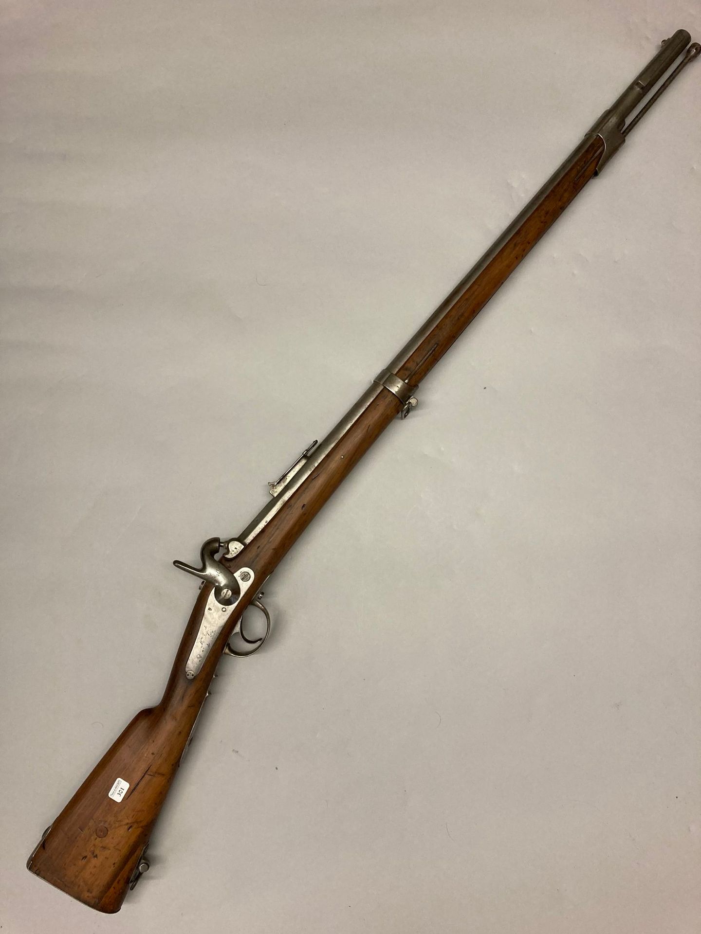 Null 1853年T型猎人打击步枪，枪管上印有日期："T 1854"，后座上标有："Mle 1853 T"；锁上印有签名："Mre Impale de Tul&hellip;