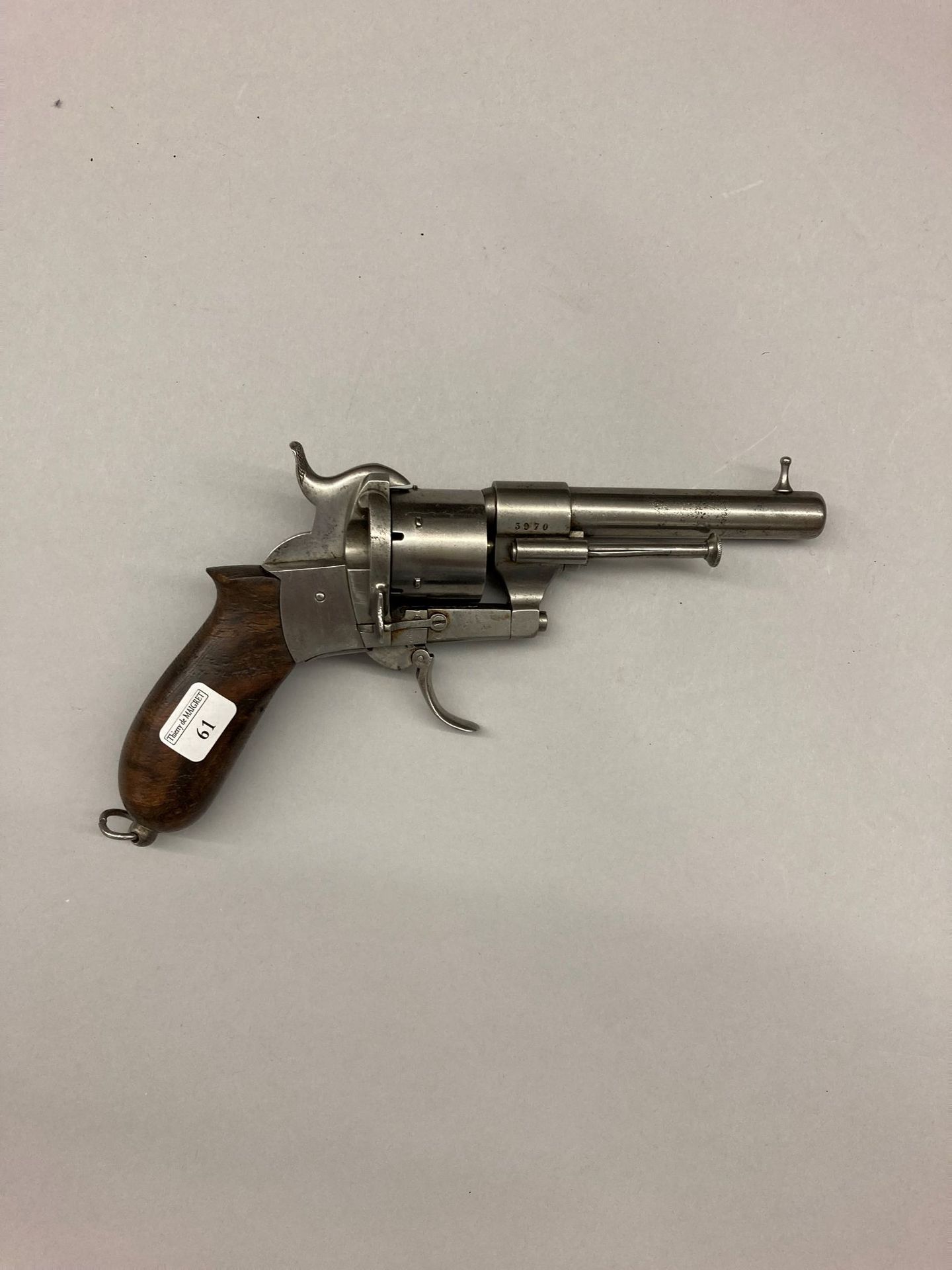 Null Revolver à broche par Dumonthier, calibre 9mm, signé sur le canon "DUMONTHI&hellip;