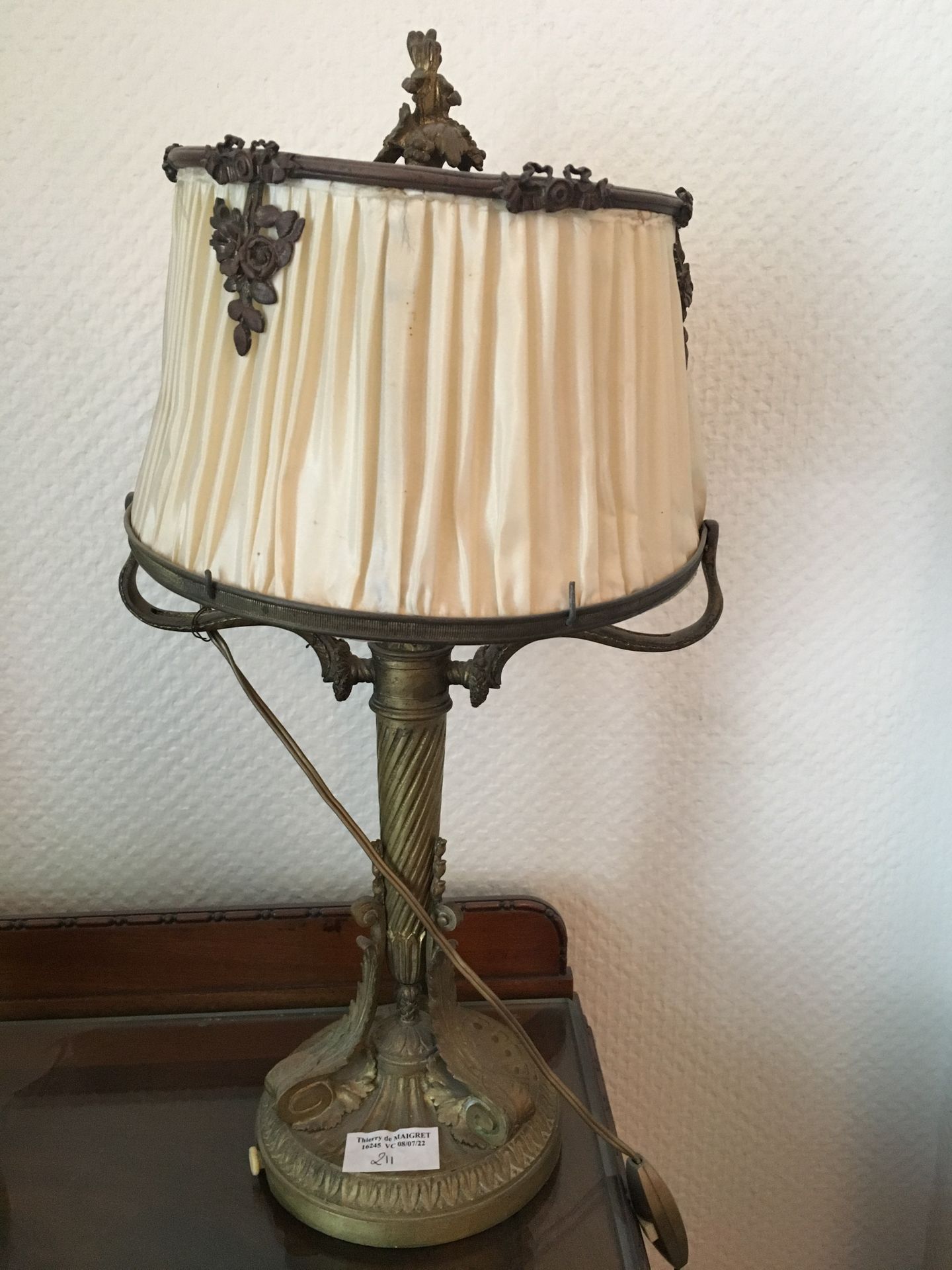 Null Lampe en bronze à décor de carquois, style Louis XVI, H : 44 cm (ref41)