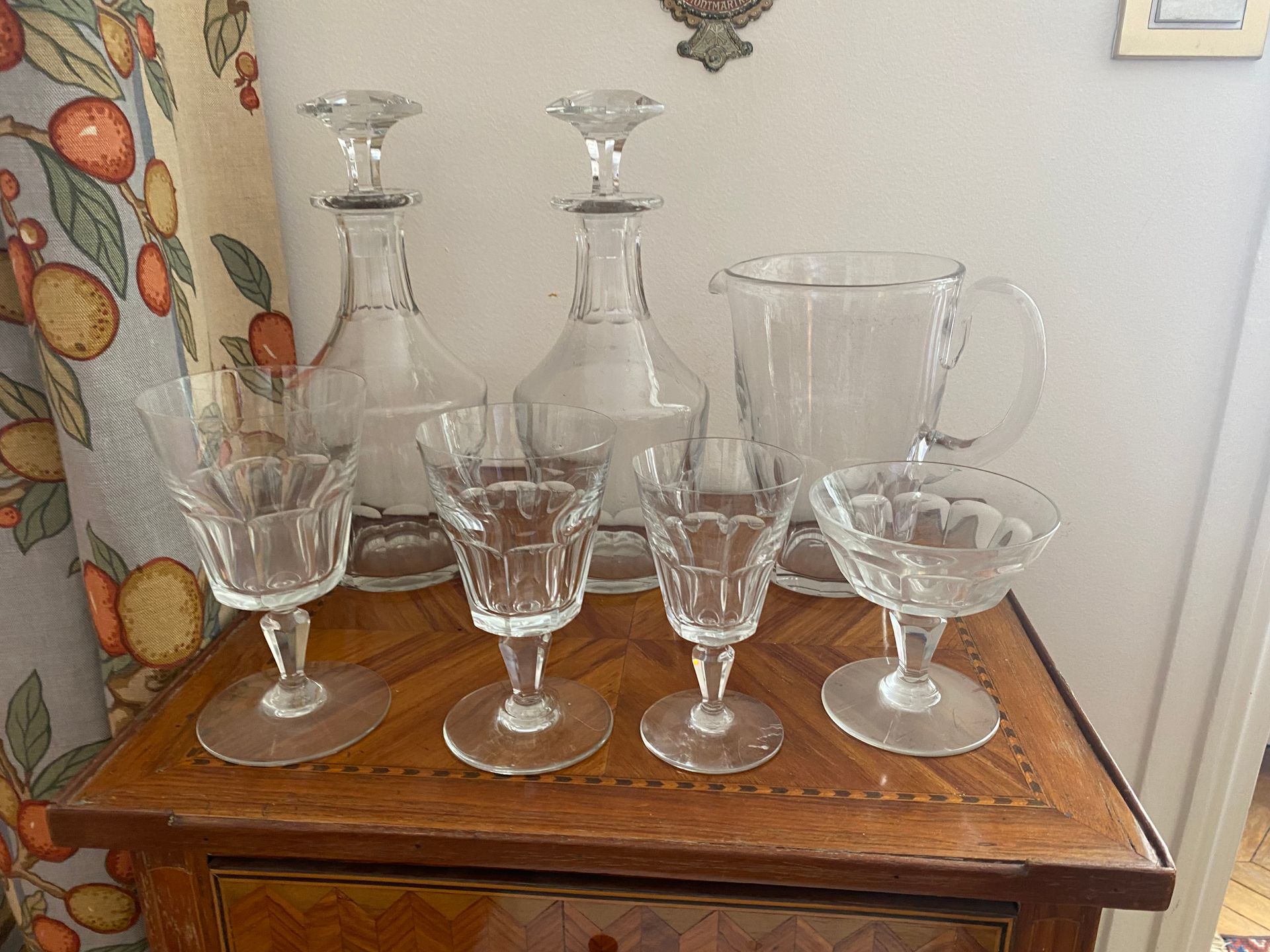 Null BACCARAT

带切边的玻璃服务，两个水杯，一个壶（事故），四个玻璃模型（每个约十八个）。