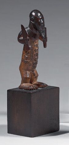 Null Bembe statuette (Congo)
The male figure with a sacrificial body and eyes in&hellip;