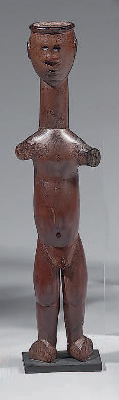 Null 祖鲁雕像（南非）
图中人物是站着的。木头上有棕色的铜锈。
 （手臂和手部有明显的缺失）。
高：30厘米
出处：根据收藏者的说明，它是在1982年1月6&hellip;