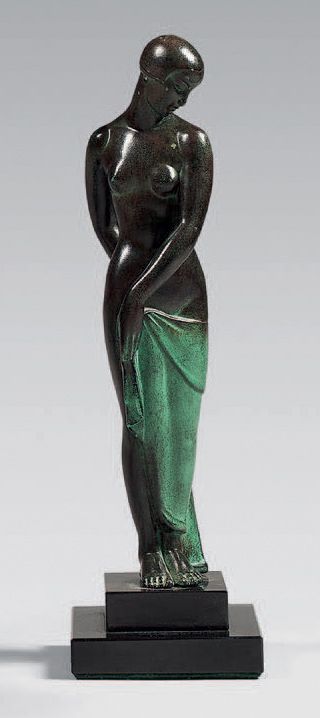 PIERRE LE FAGUAY dit FAYRAL (1892-1962) Ondine，拿着浴巾的年轻裸体女人
黑色和绿色的铜版画
带底座的高度：32厘米