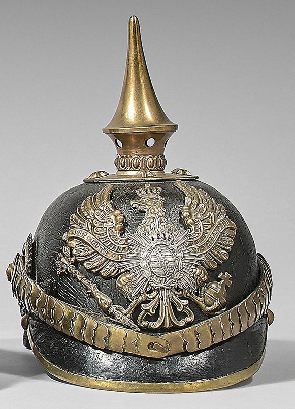 Null 
可能是萨克森-科堡步兵团的军士长头盔，黄铜板上有老鹰，中间是镀银的萨克森武器，镀金的黄铜刻度下巴；狼牙皮内衬。

复合材料

期间，德国，1871/&hellip;