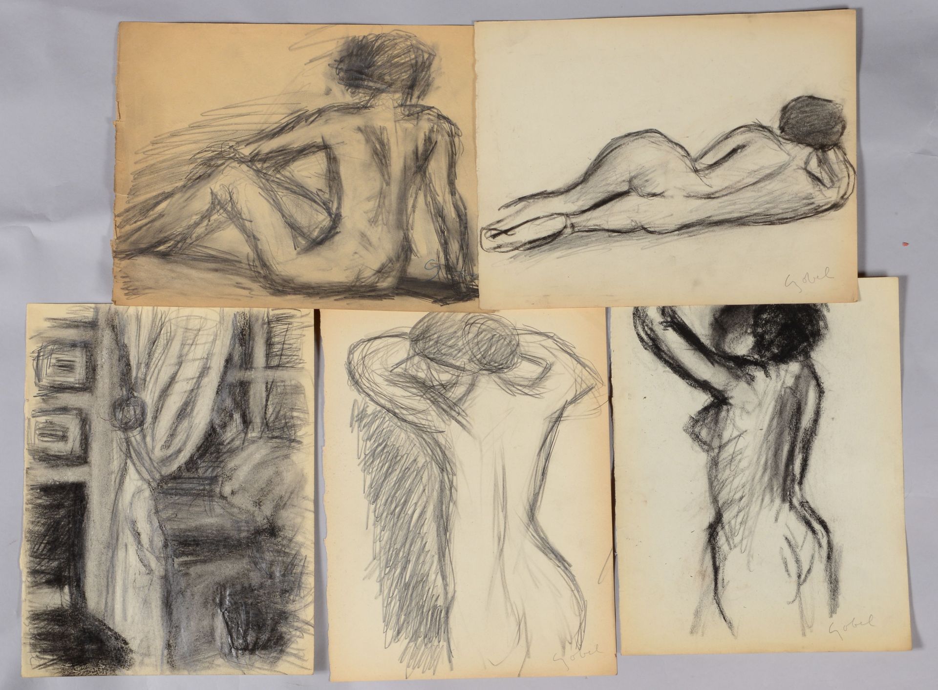 Béla Adalbert CZÓBEL (1883-1976) *裸体研究和有窗帘的室内
五幅黑色铅笔或木炭和树桩画，四幅右下方有签名。
三：24.5 x 3&hellip;