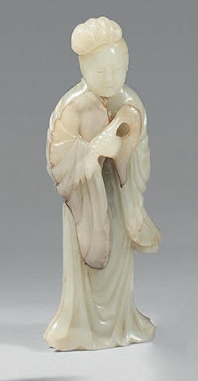 CHINE - XIXe siècle Stehende Guanyin-Statuette aus Seladon-Nephrit, die einen Fl&hellip;