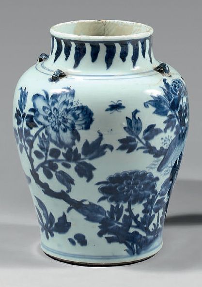 CHINE - Période Shunzhi (1644-1661) Jarrón balaustre de porcelana con cuatro laz&hellip;