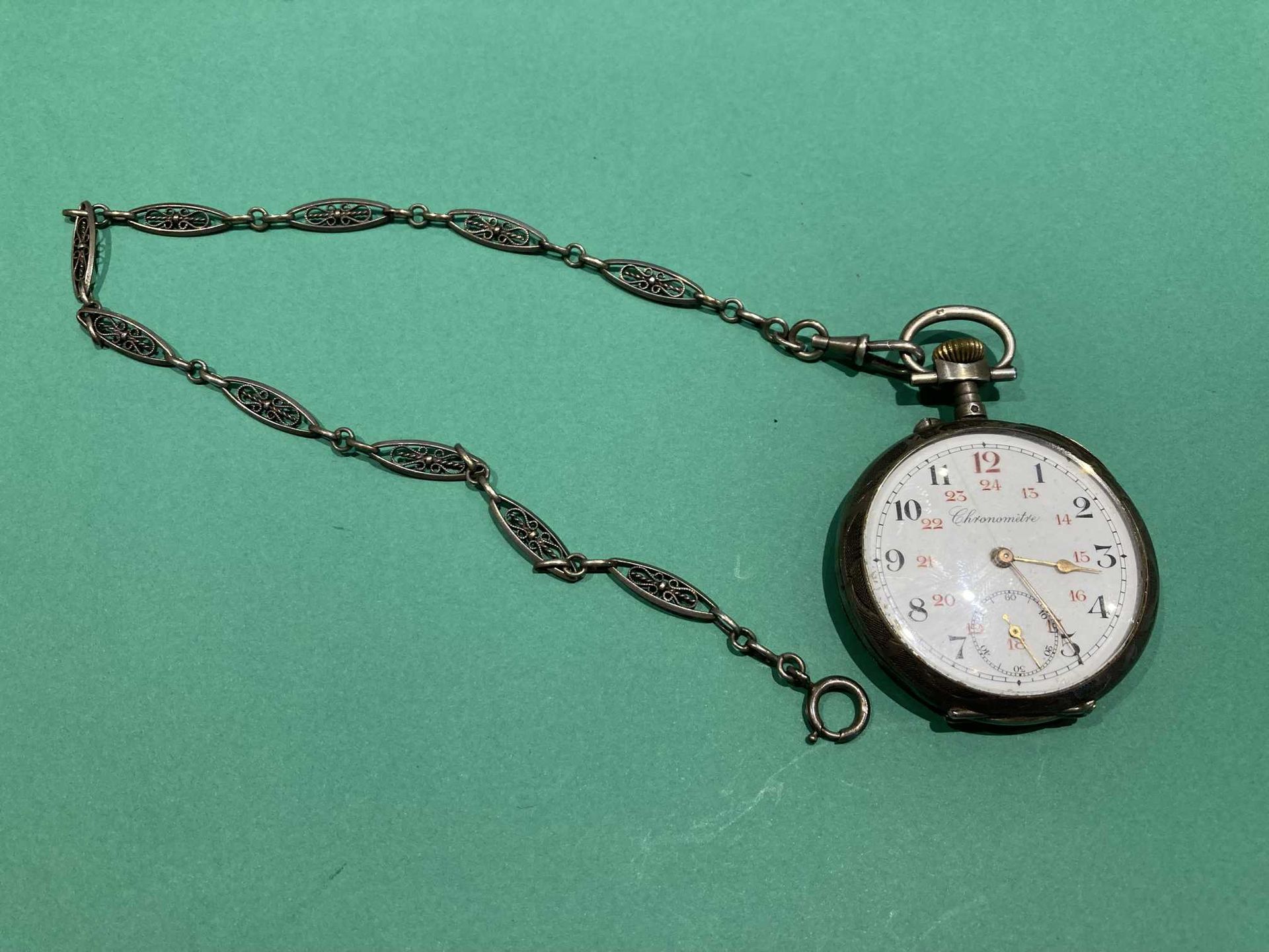 Null 925° silver pocket watch and a 925° silver watch chain 

Gross weight : 87.&hellip;