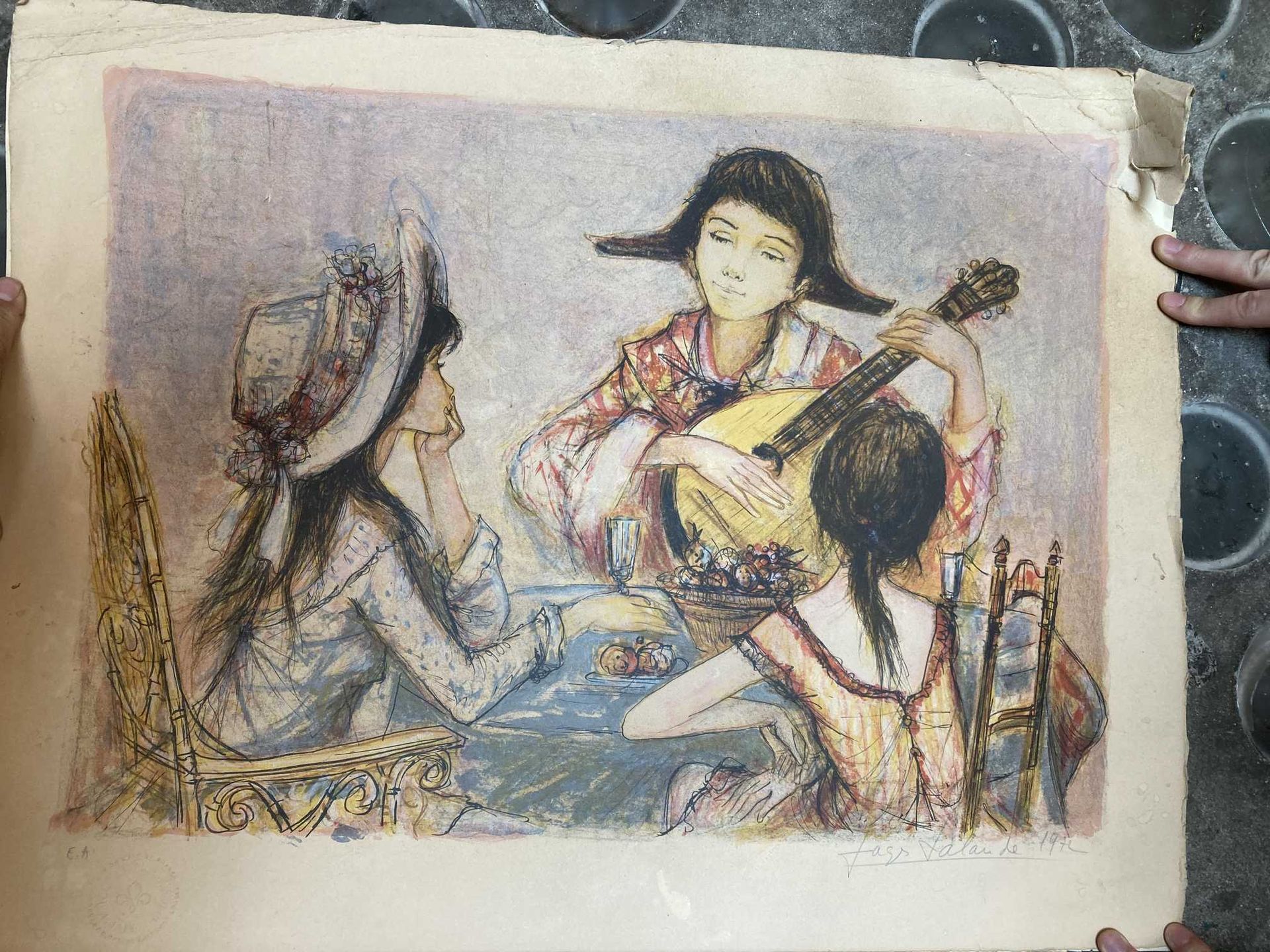 Null 彩色石版画，艺术家的证明

3个带着吉他的年轻女孩，用铅笔签名的Jacques Lalande 1973年（撕裂、湿润和折叠）。