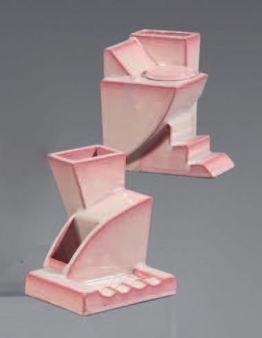 Null FAU André (1896-1982) MANUFACTURE OF BOULOGNE-BILLANCOUR陶瓷喷泉和烟斗套装，白色和粉红色的珐琅&hellip;
