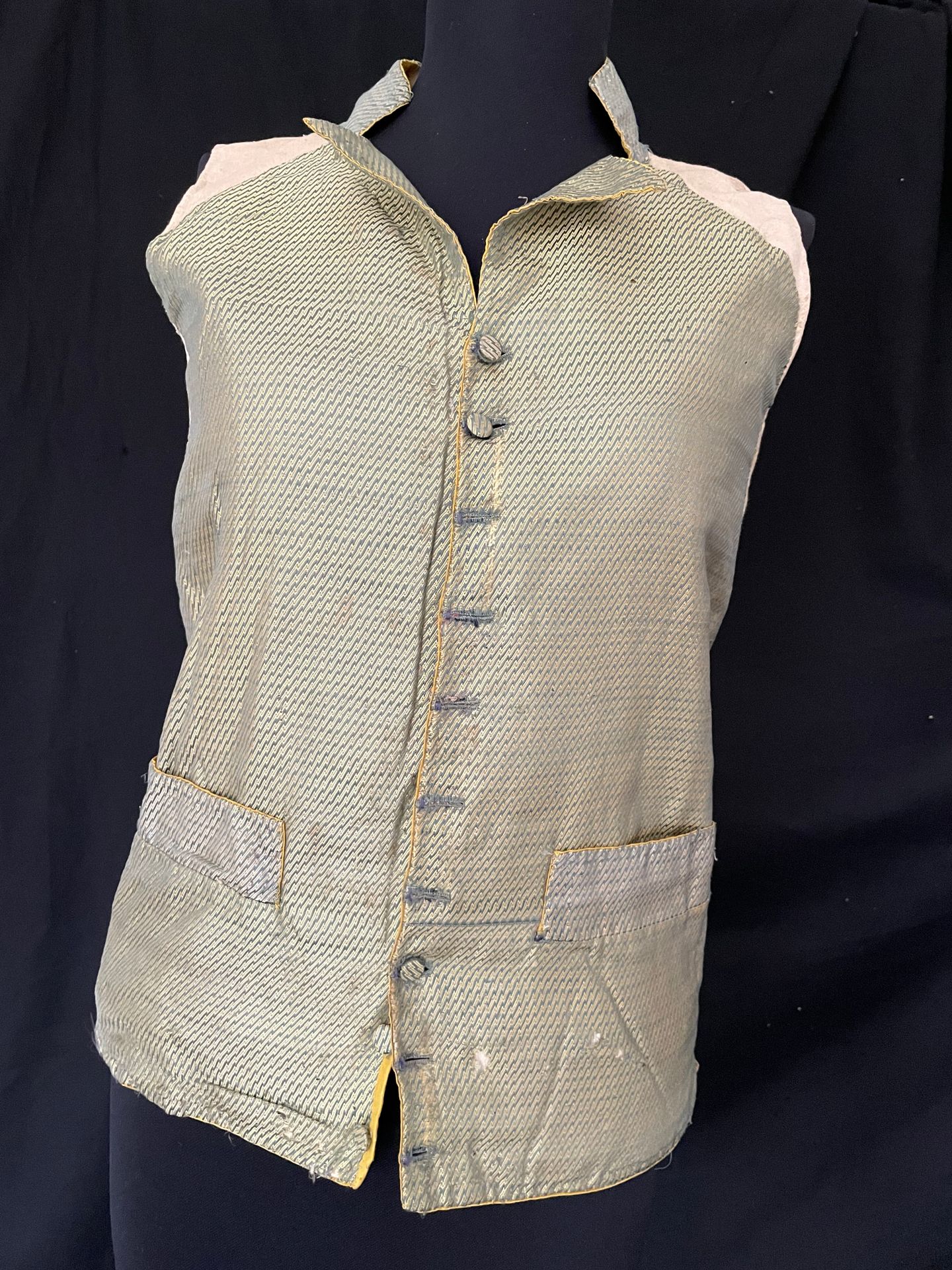 Null Vest or jacket of straight form in herringbone pattern, circa 1787.
Silk sa&hellip;