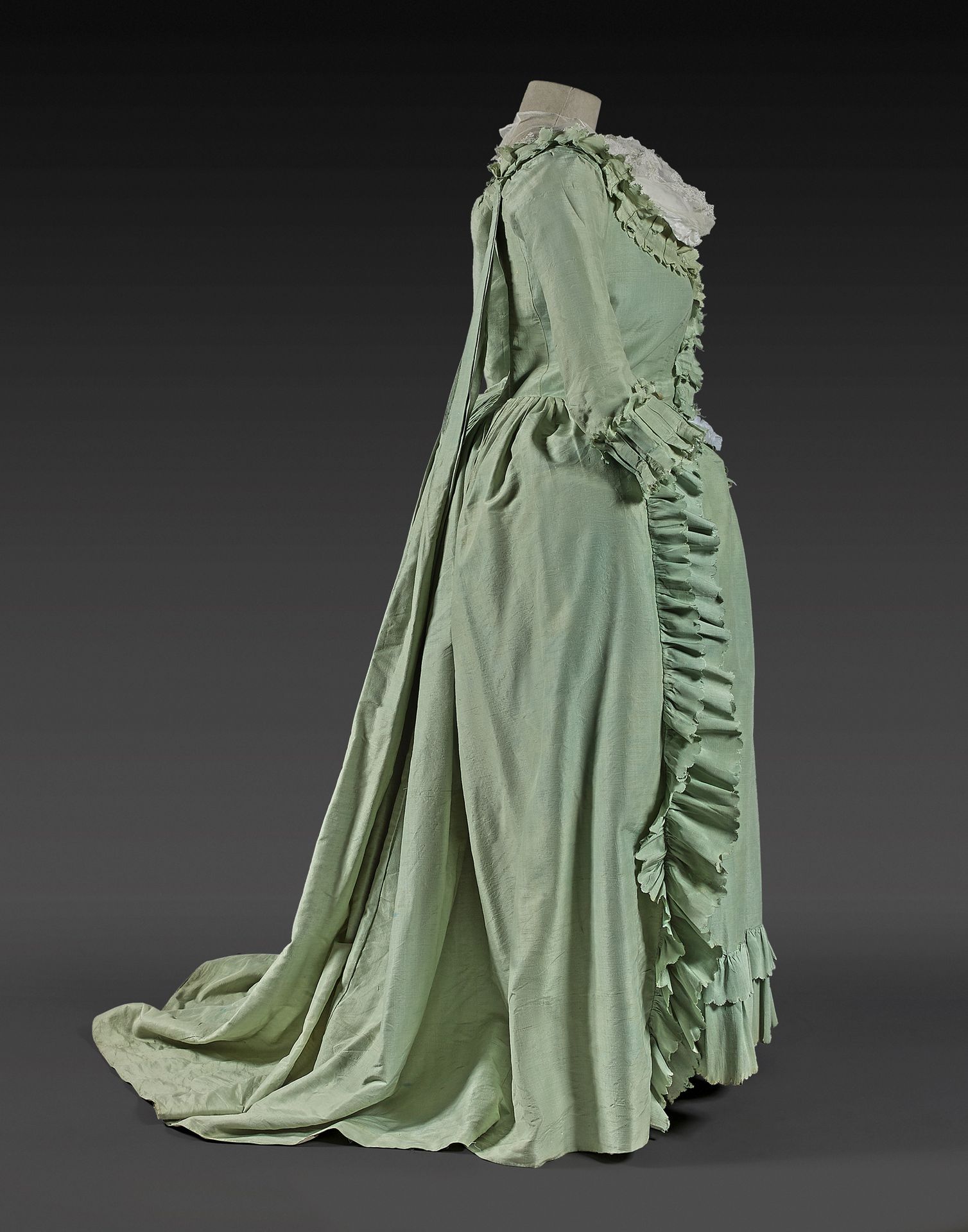 Null Rare dress called "à la Piémontaise", Louis XVI period, circa 1780.
Gros de&hellip;