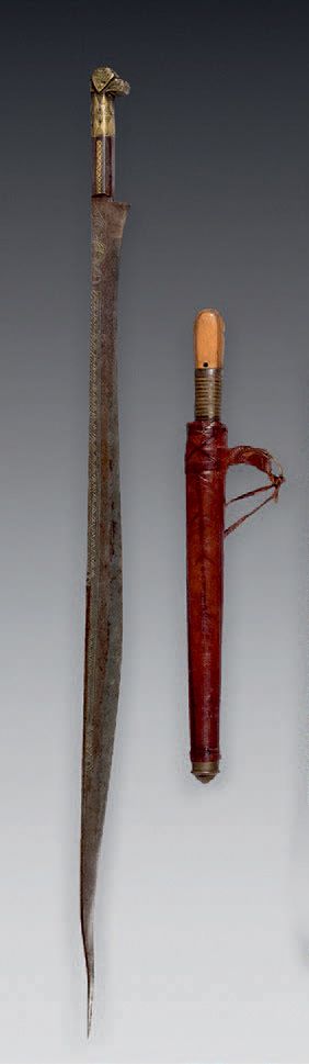 Null 拍品包括：
Flissa剑，雕刻的剑身和铜制的剑柄。北非。
长：85.5厘米
匕首，雕刻的刀刃，带花纹的手柄，皮革包裹的刀鞘。北非。长：39厘米