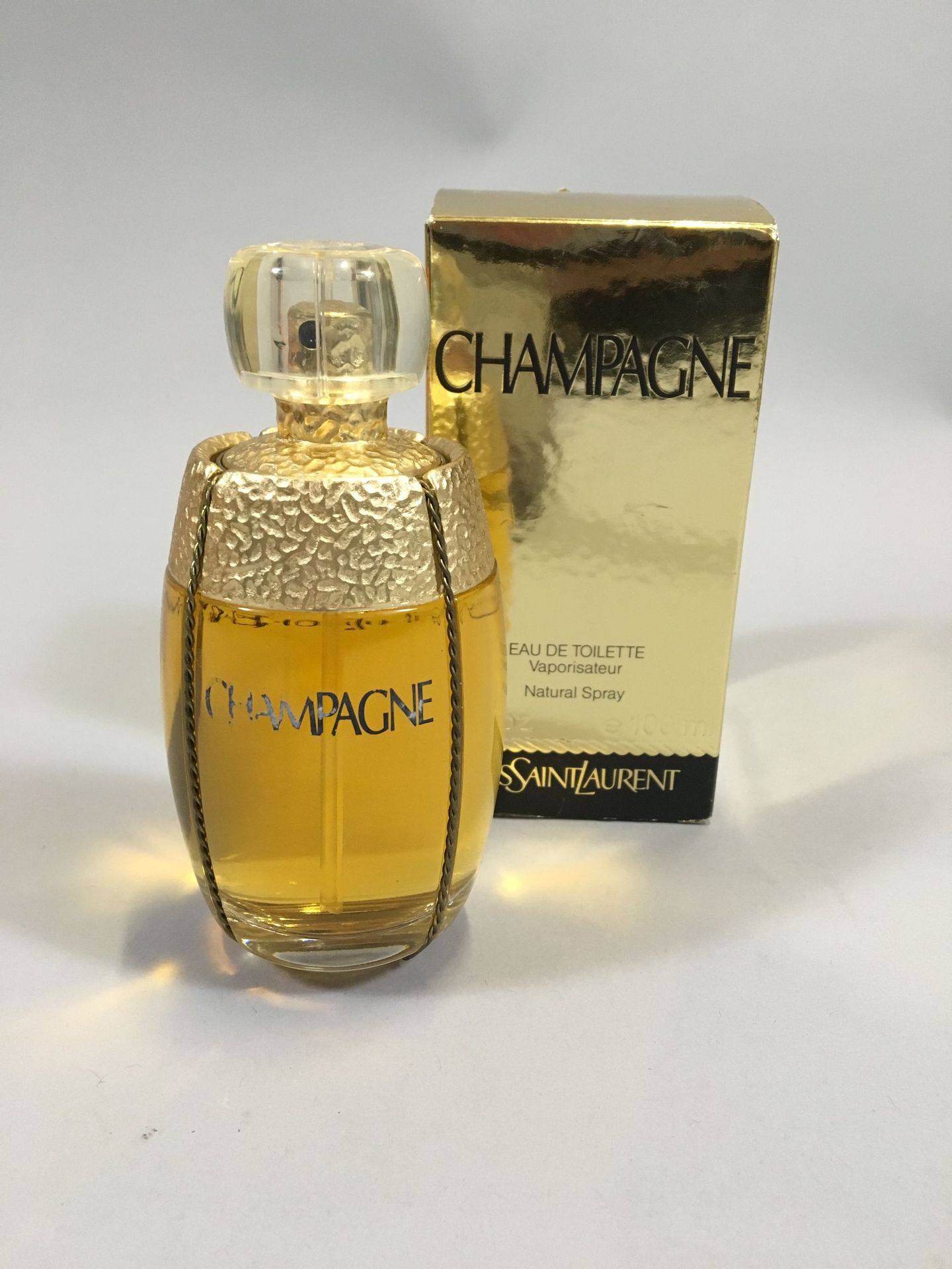 Null Yves SAINT LAURENT
Eau de toilette CHAMPAGNE in its original box.