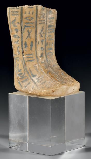 Null Fragment de pied de chaouabti inscrit sur six colonnes et portant trois car&hellip;