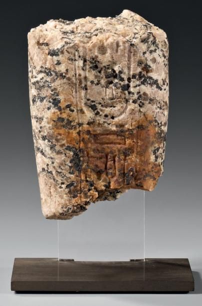 Null Fragment de jambe portant une colonne ventrale inscrite du cartouche du pha&hellip;