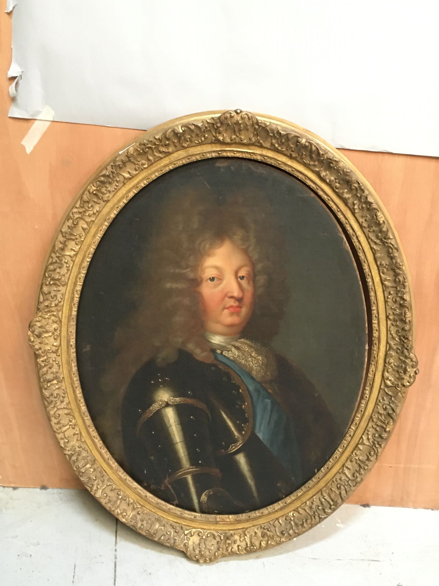 Null French school circa 1700, Portrati d'homme à la cuirasse, oil on oval canva&hellip;