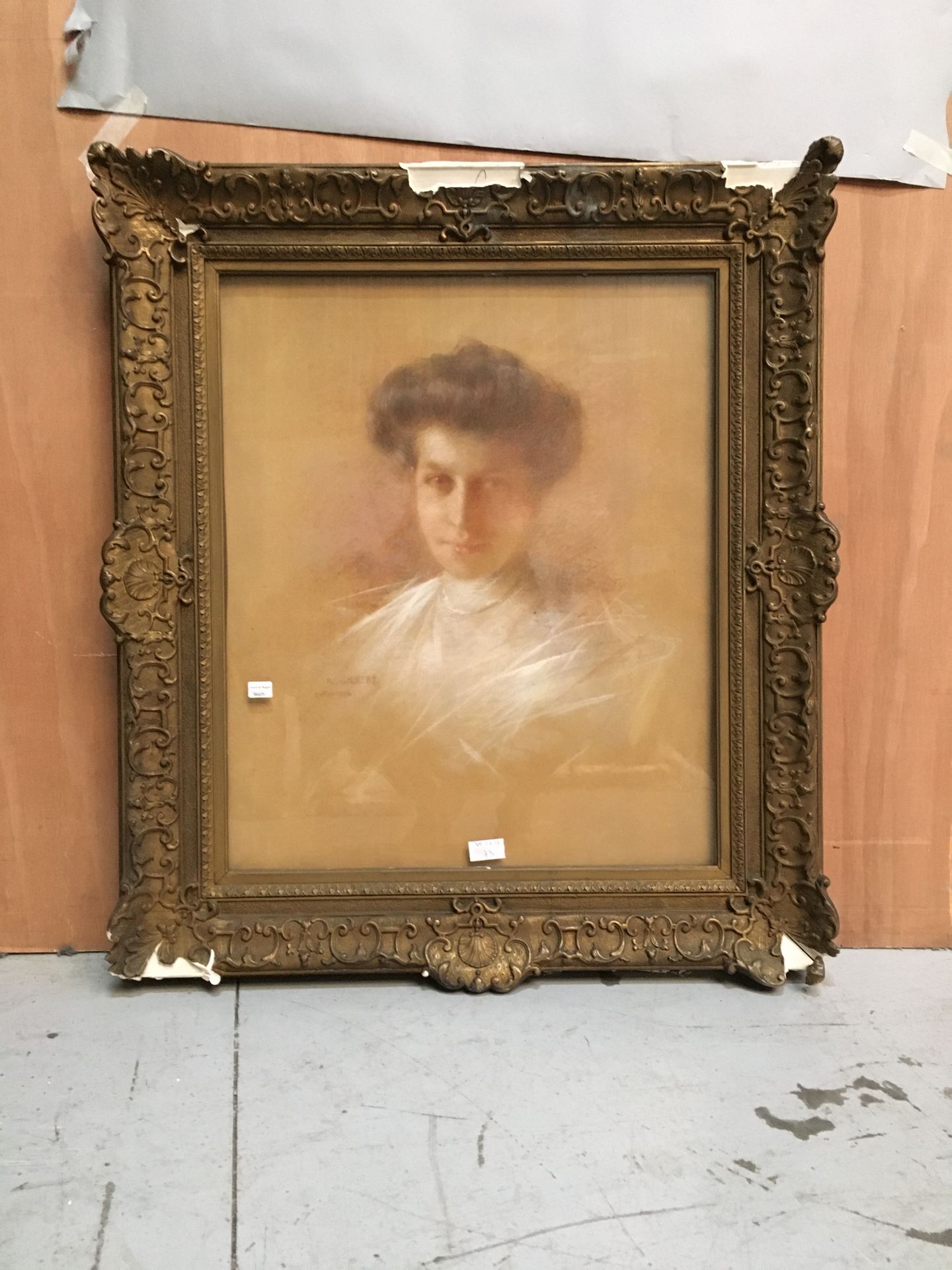 Null R.GILBERT.一个女人的肖像，粉彩画，左下角签名，日期为1906年，63 x 52厘米（框架损坏）（参考3）