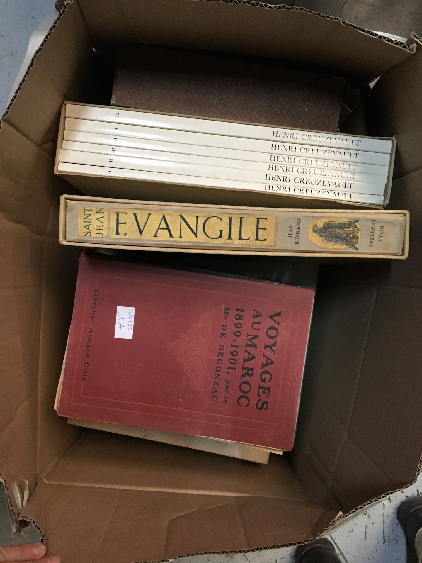 Null Lotto di volumi o scatole illustrate tra cui Creuzevault, Evangile e altri