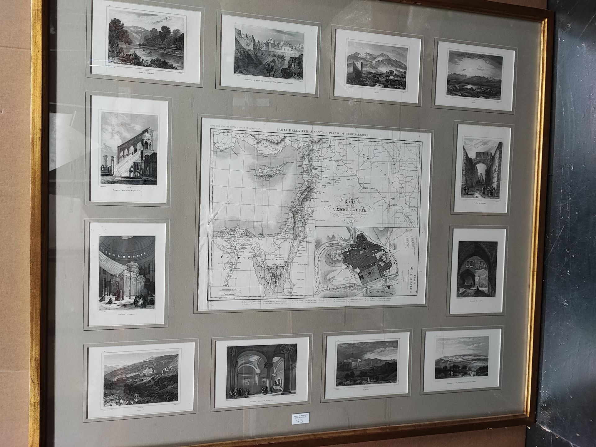 Null Tardieu于1849年绘制的圣地地图，周围是圣地的雕刻，在同一框架内，尺寸为94 x 107厘米。接合处：另外两个框架，包含了几个圣地的景色，黑色&hellip;