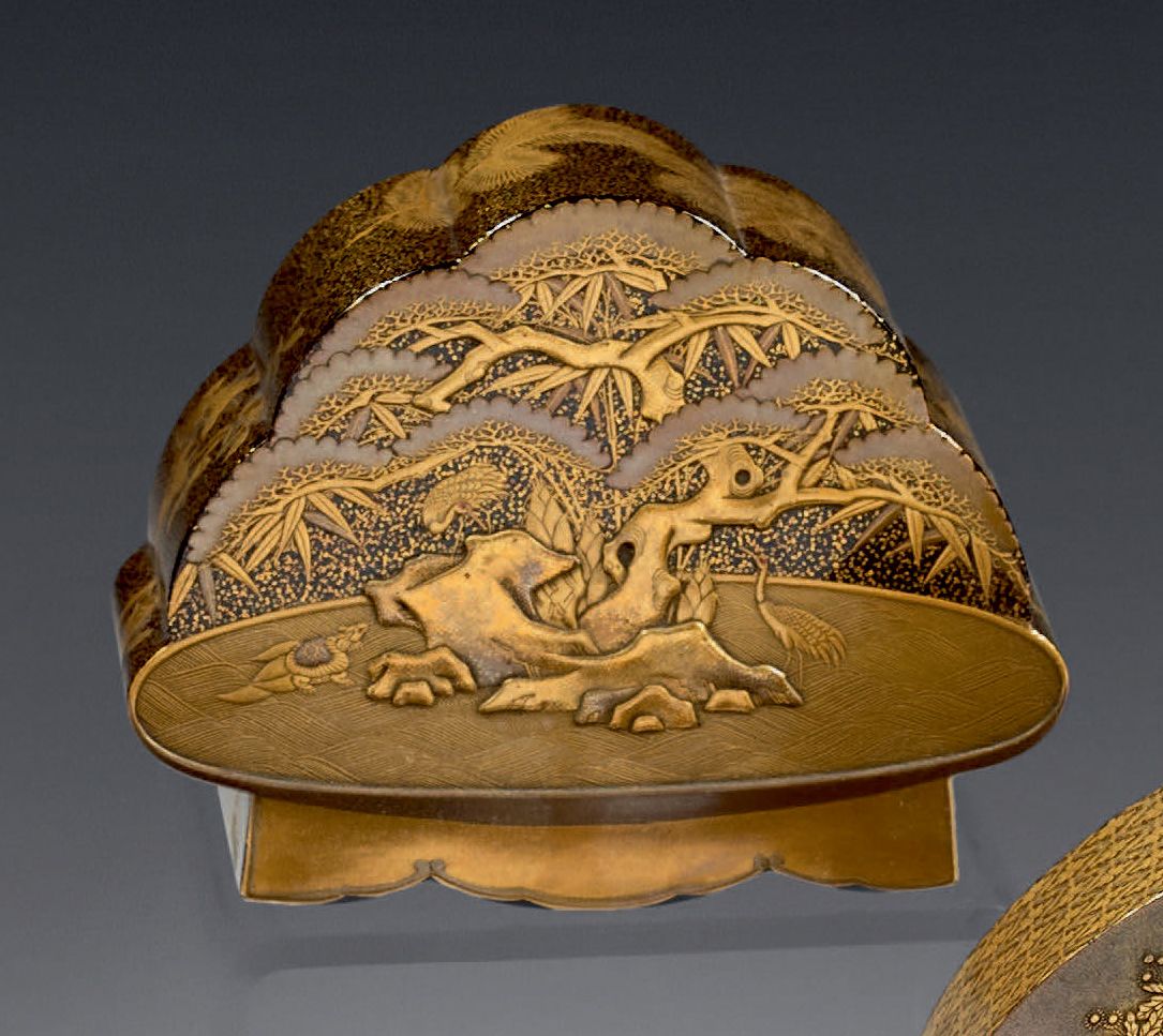 JAPON - Époque Edo (1603-1868), XIXe siècle Scatola a forma di bonsai di pino in&hellip;