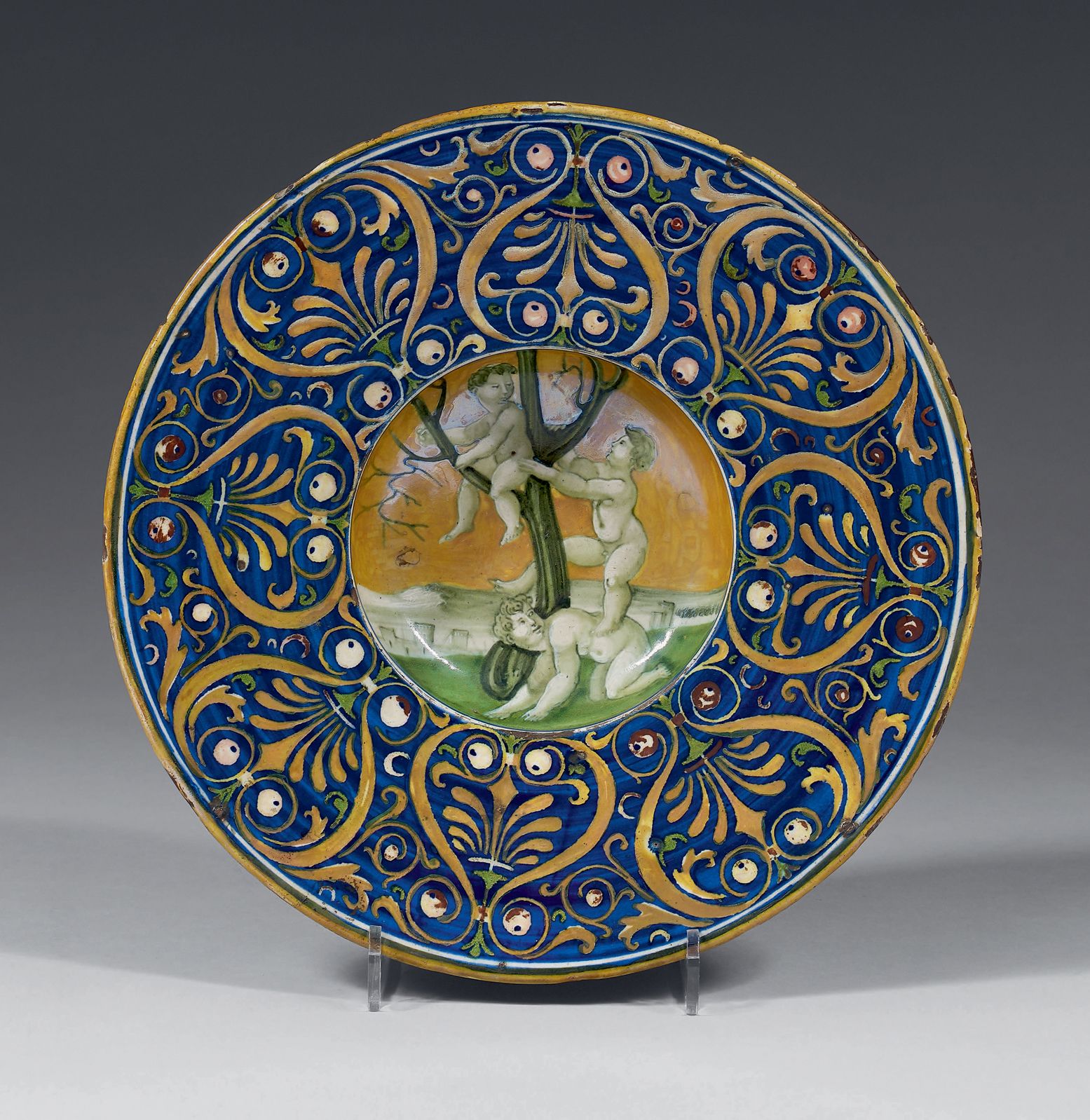 Null Small dish in majolica of Gubbio of the 16th century, around 1530.
Inventor&hellip;