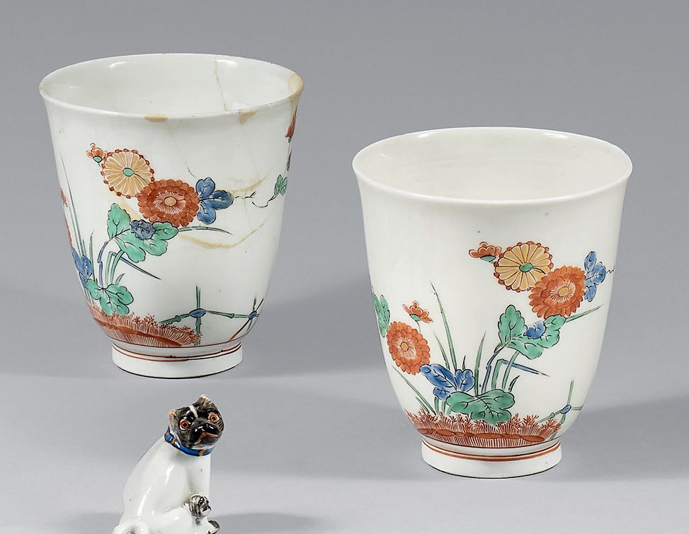 Null Deux gobelets en porcelaine de Meissen du XVIIIe siècle.
Marques émaillées &hellip;
