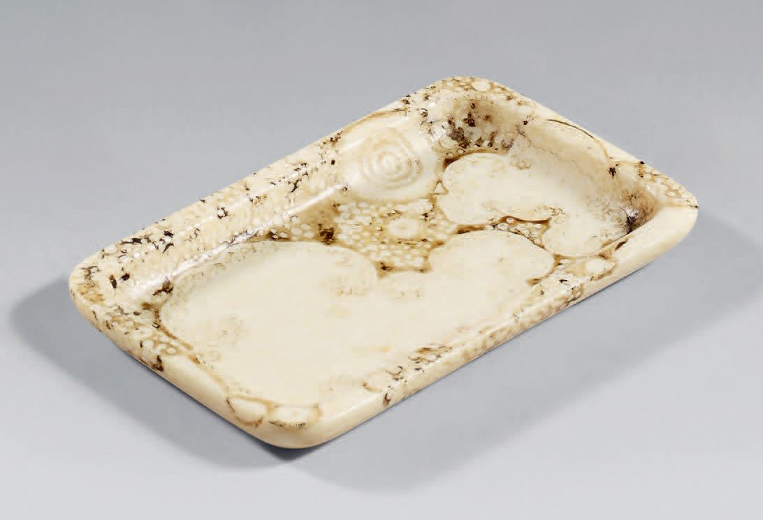 Clément MÈRE (1861-1940) Small rectangular tray in ivory, engraved with flowers &hellip;
