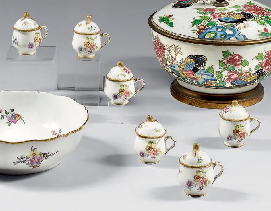 Null Six pots with juice and six lids out of porcelain of Sceaux of the XVIIIth &hellip;