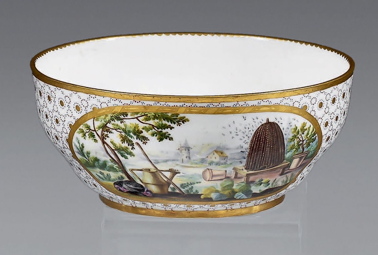 Null Porcelain bowl of Sevres of the XVIIIth century. Mark in blue with the two &hellip;