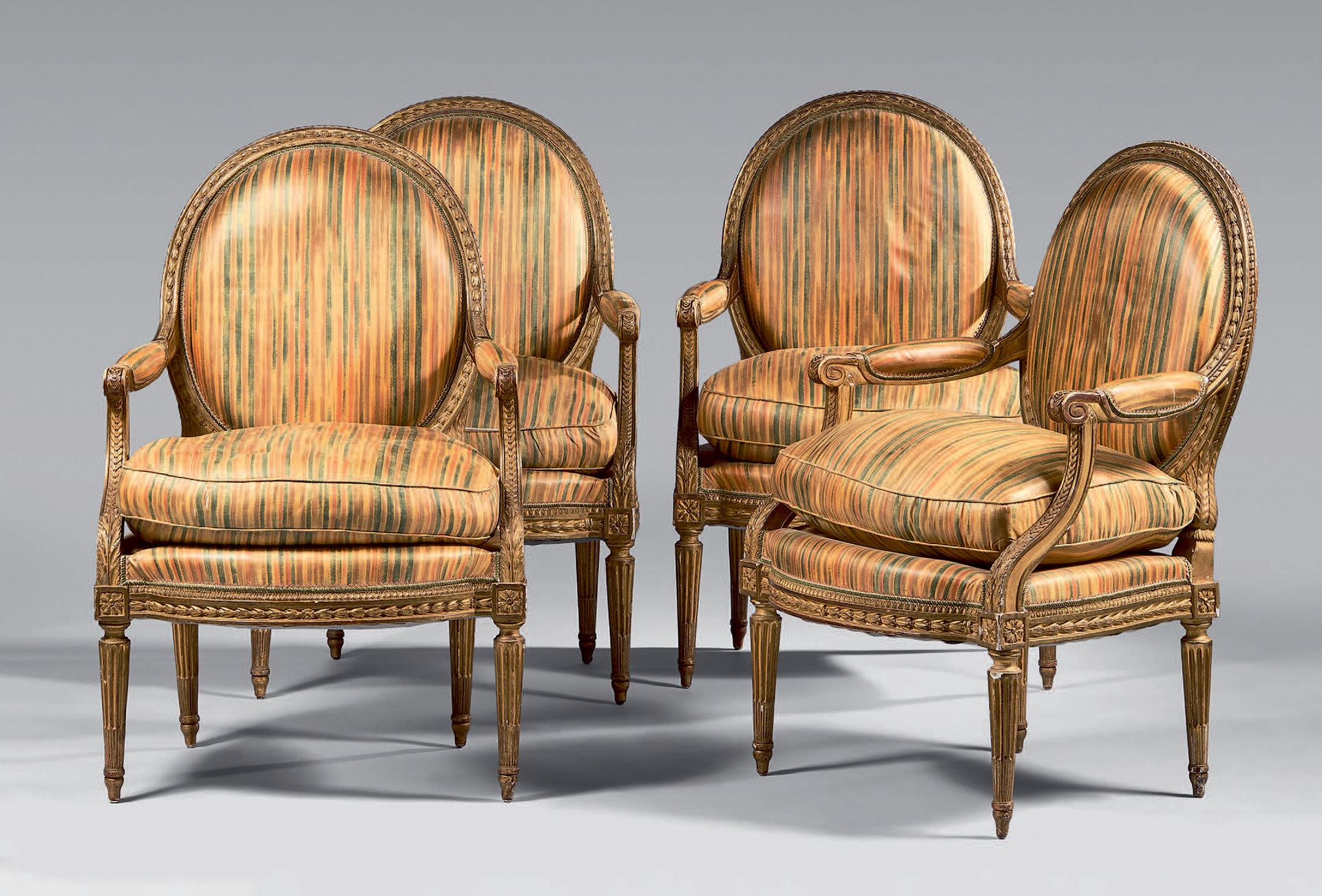 Null Suite of four large flat-backed armchairs in molded walnut, finely carved a&hellip;