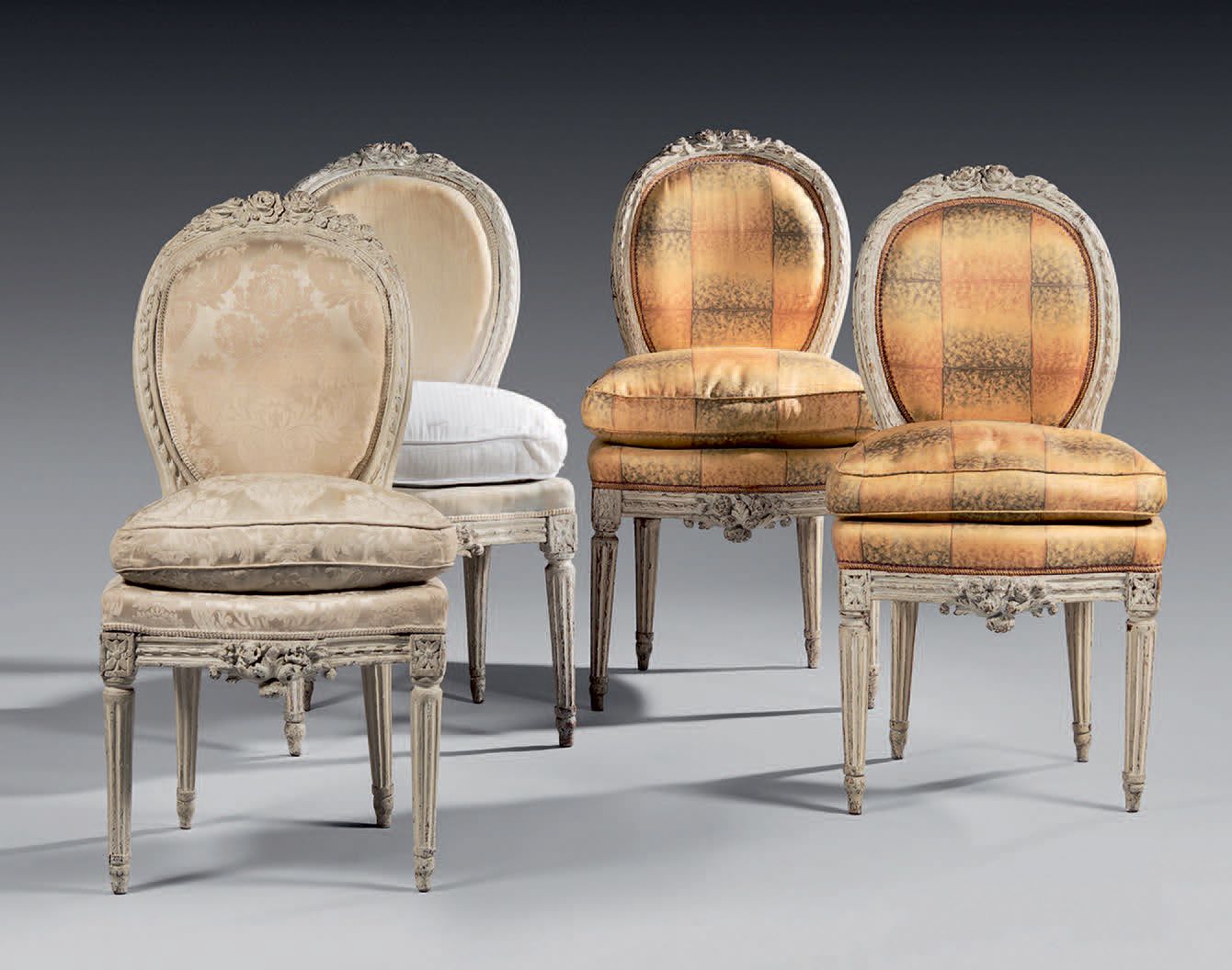 Null Suite of four chairs with cabriolet medallion backs in molded beech, cream &hellip;