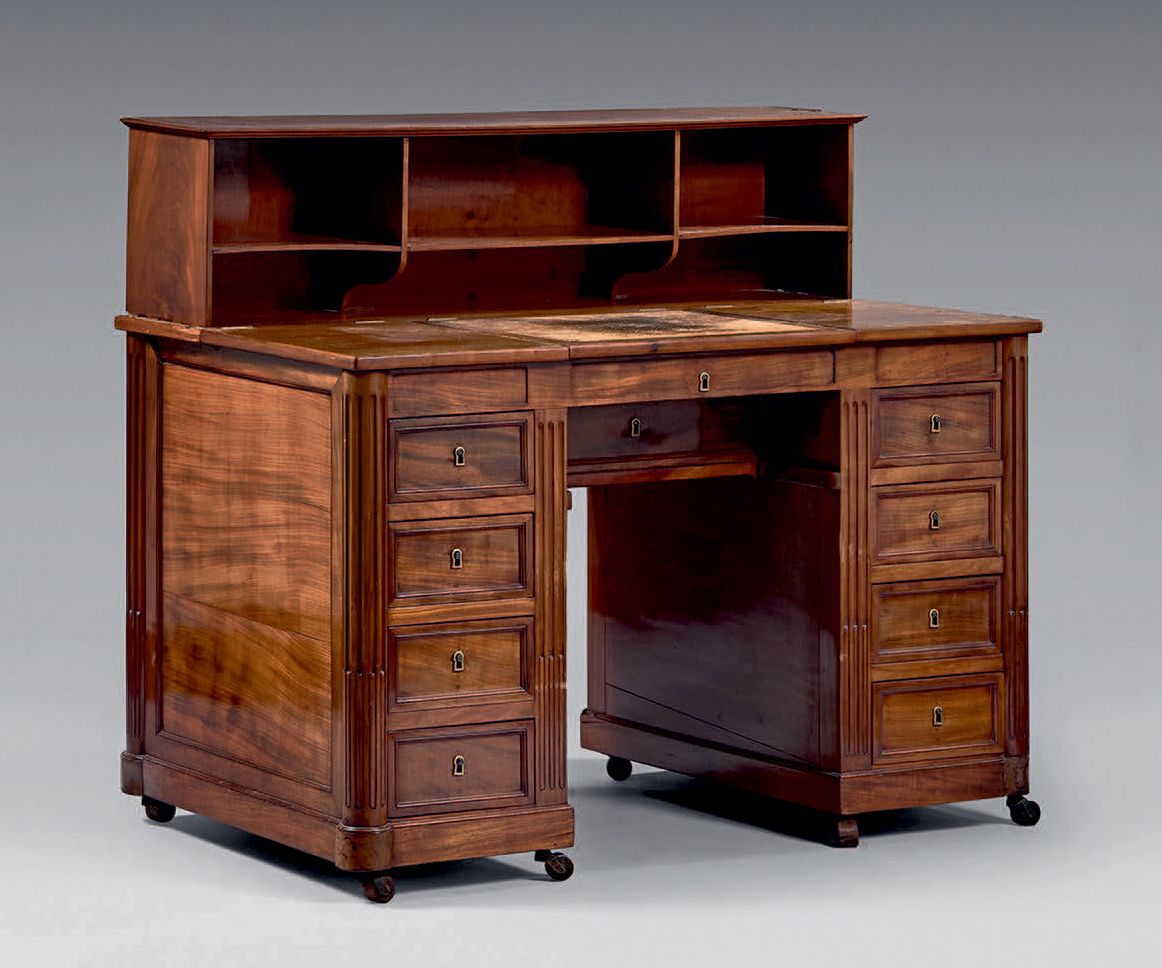 Null Curious mahogany and mahogany veneer pedestal desk; the top supporting a ti&hellip;