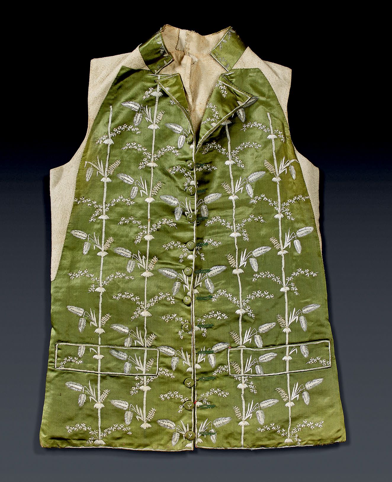Null Straight embroidered silk vest, Consulate or Empire period.
Olive green sil&hellip;