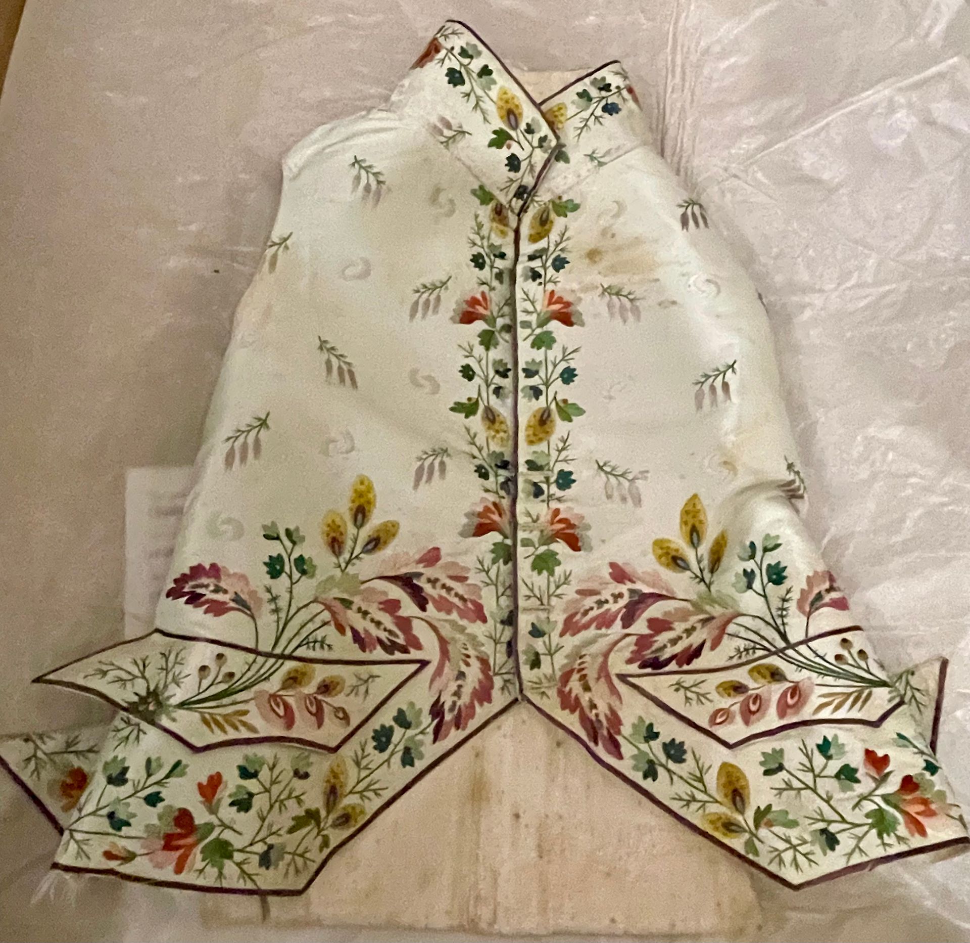 Null Embroidered gentleman's jacket or short vest, circa 1780 
Water-green silk &hellip;