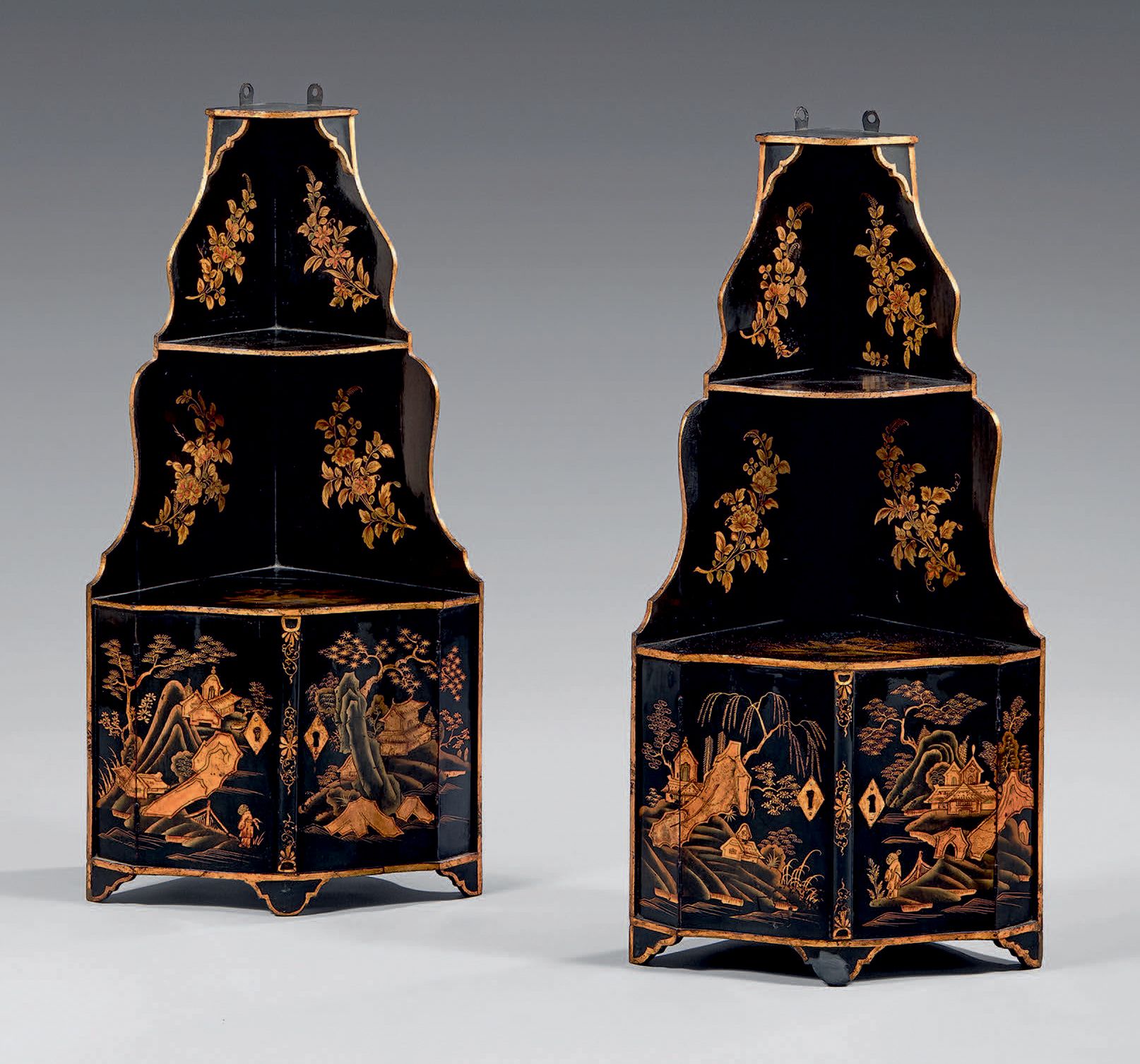 Null Pair of shelves in corners with Chinese varnish decoration of flowering bra&hellip;