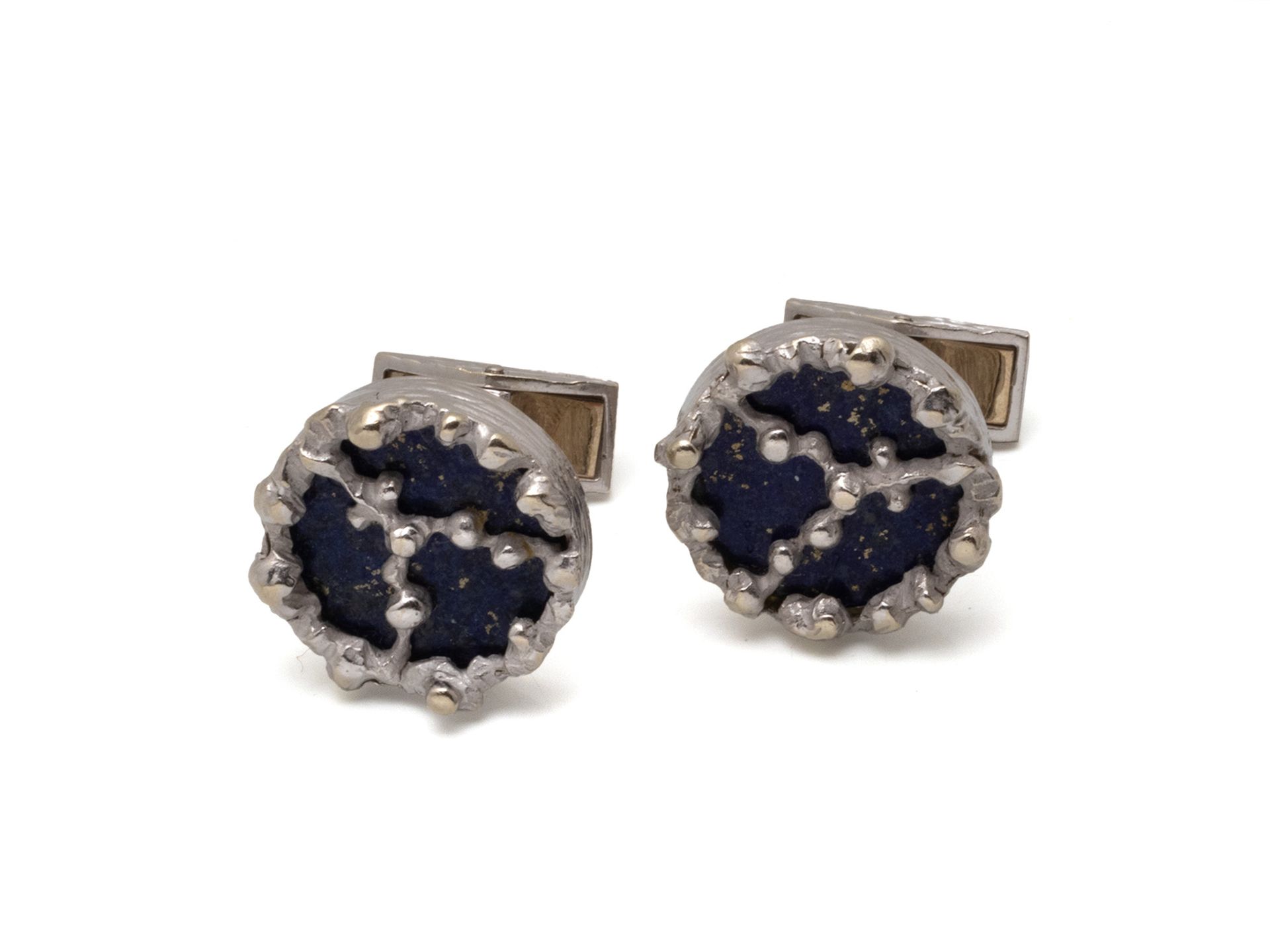 Null Pair of cufflinks in 750 thousandths white gold, the round lozenges adorned&hellip;