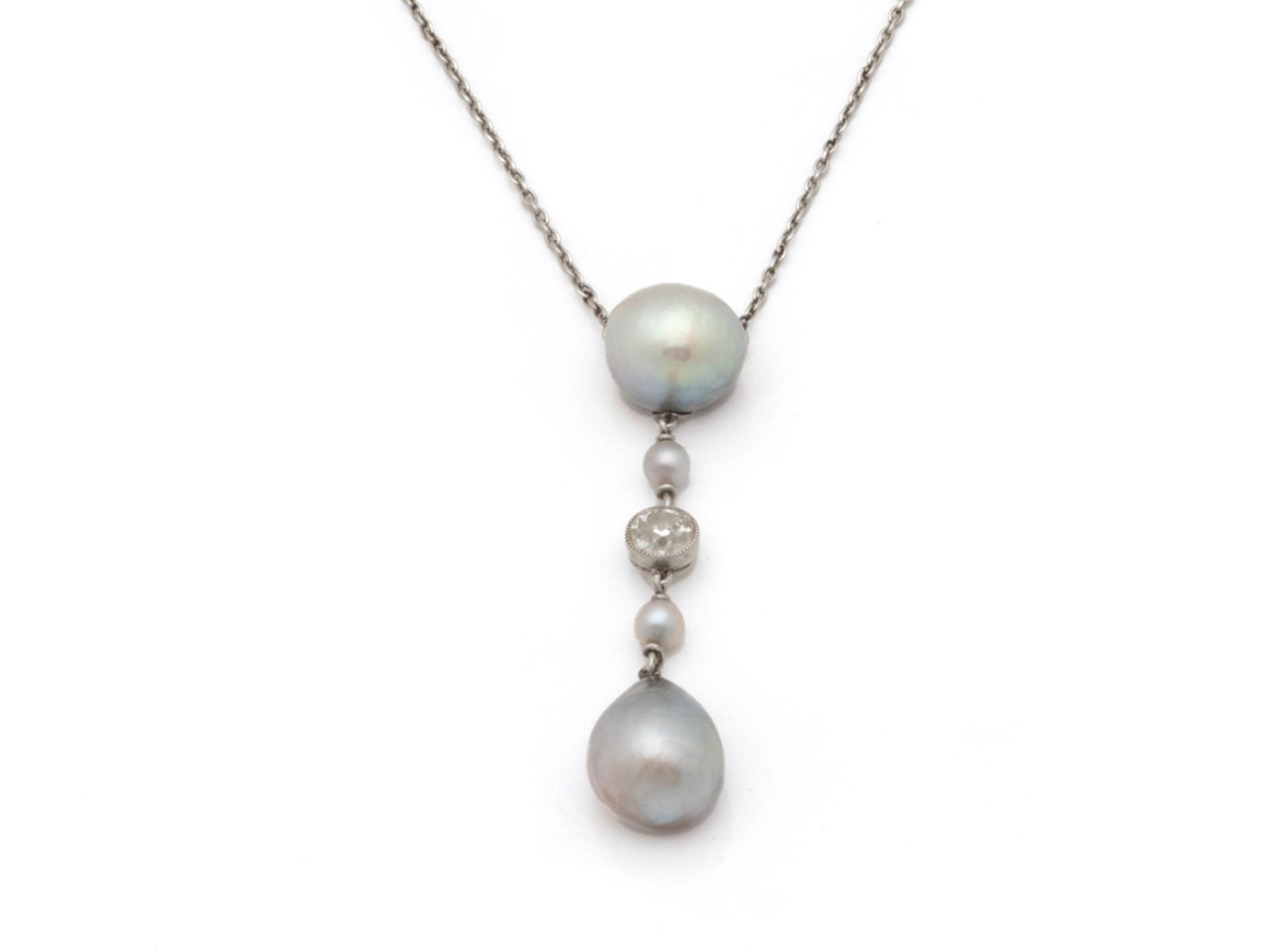 Null Necklace in platinum 850 thousandths, centered on a fine button pearl appro&hellip;