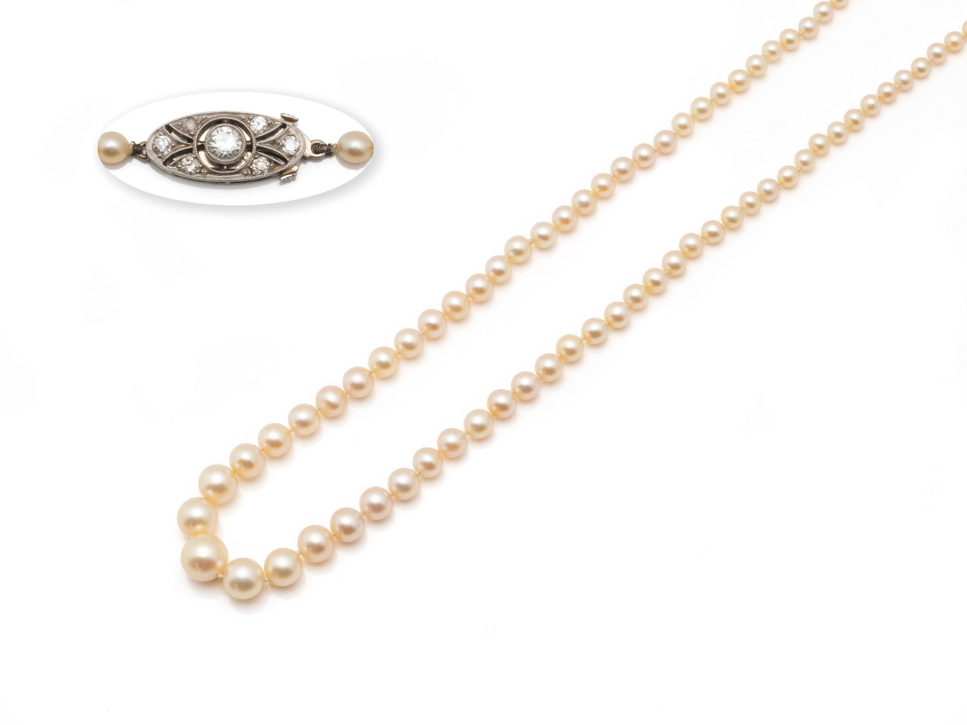 Null Necklace featuring a drop of fine pearls, approx. 2.7 to 7.2 mm. It is ador&hellip;