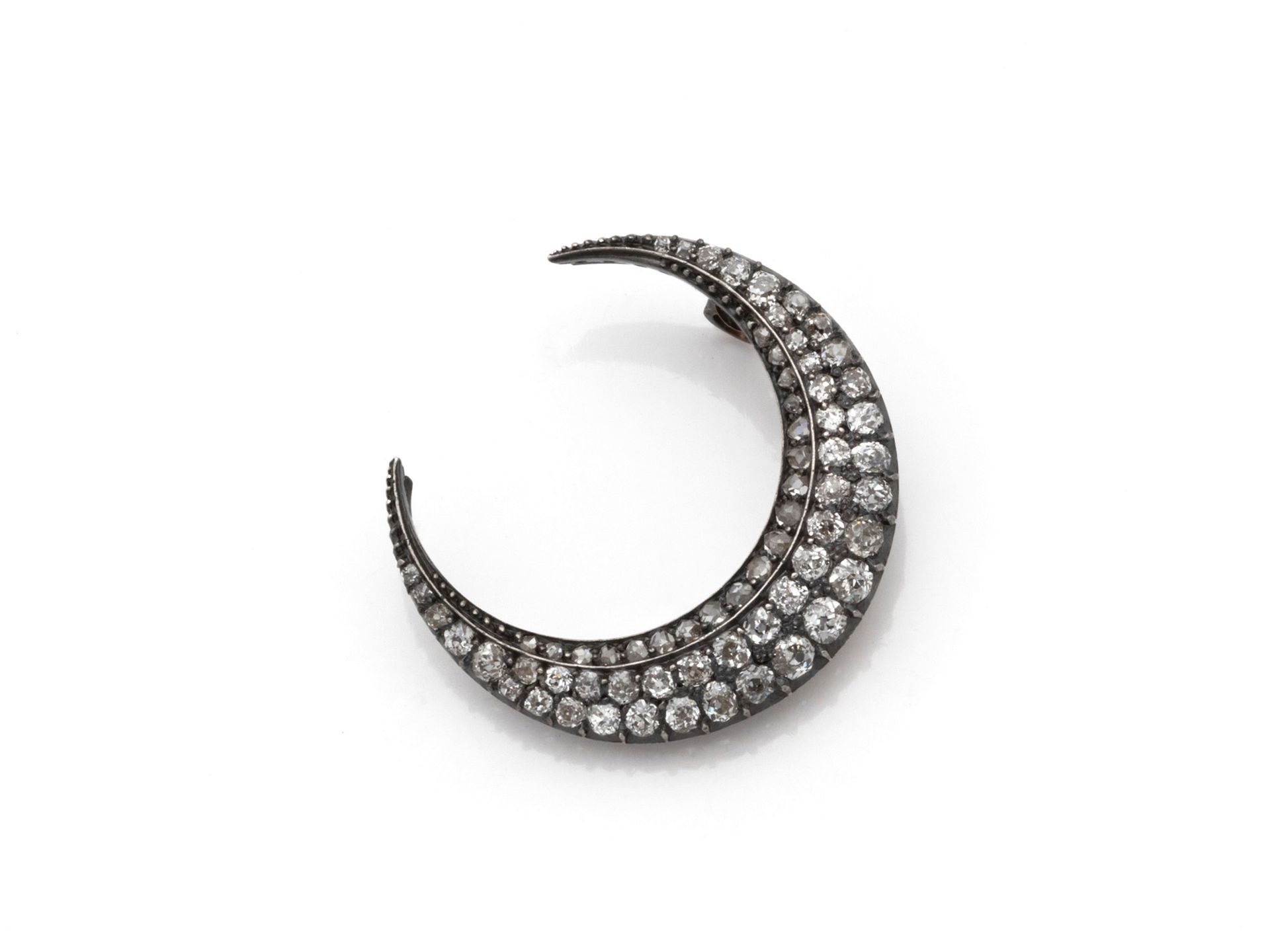 Null Brooch in gold 750 and silver 800 thousandths, stylizing a crescent moon se&hellip;