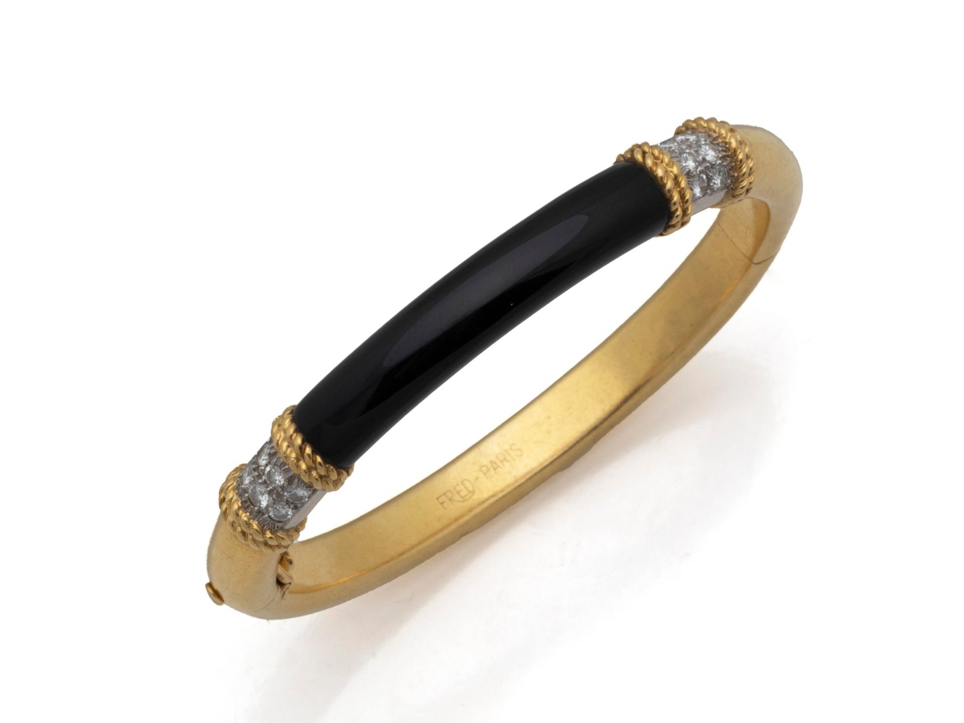 Null FRED. Rigid hinged bangle bracelet in 750 thousandths gold, centered on a c&hellip;