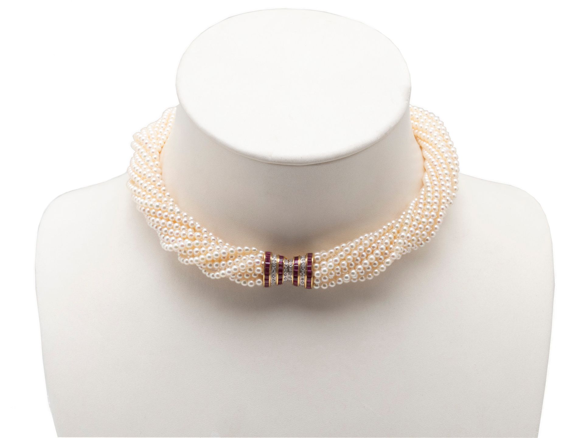 Null Collier ras de cou composé d'une torsade de 15 rangs de perles de culture d&hellip;