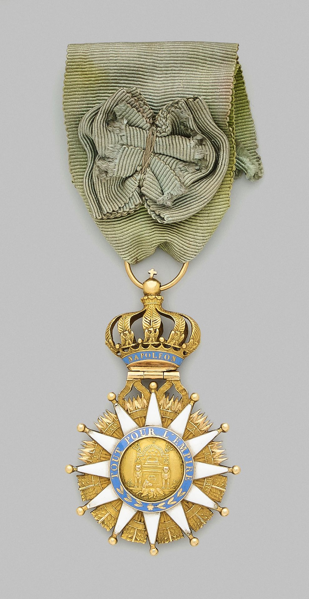 Null Croix de chevalier de l'ordre de la Réunion, en or, émaillée, poinçonnée à &hellip;