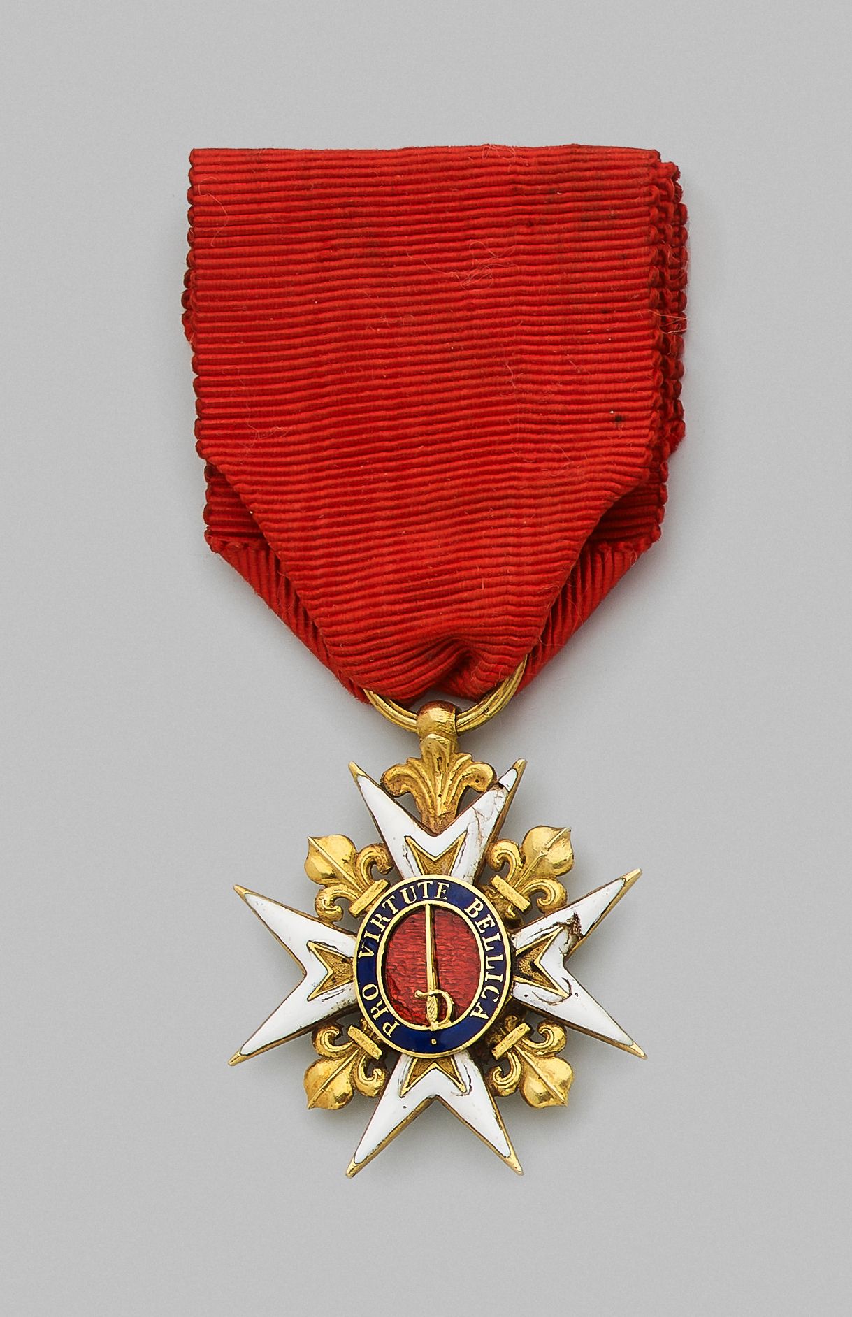Null Croix de chevalier de l'ordre du Mérite militaire en or, émaillée, anneau c&hellip;